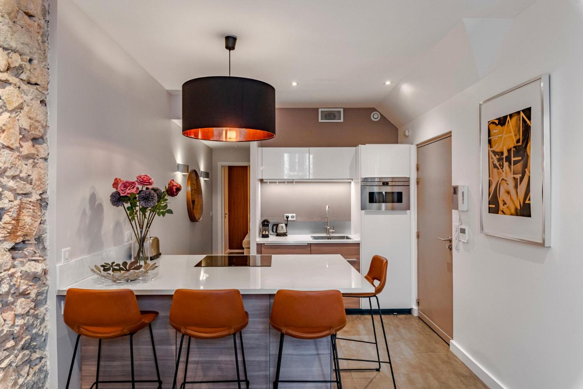 Luxury Family 2Br - Prime Location, Walk To Beach & Shopping, Sunny Balcony - Totolulu Cannes Hoche מראה חיצוני תמונה