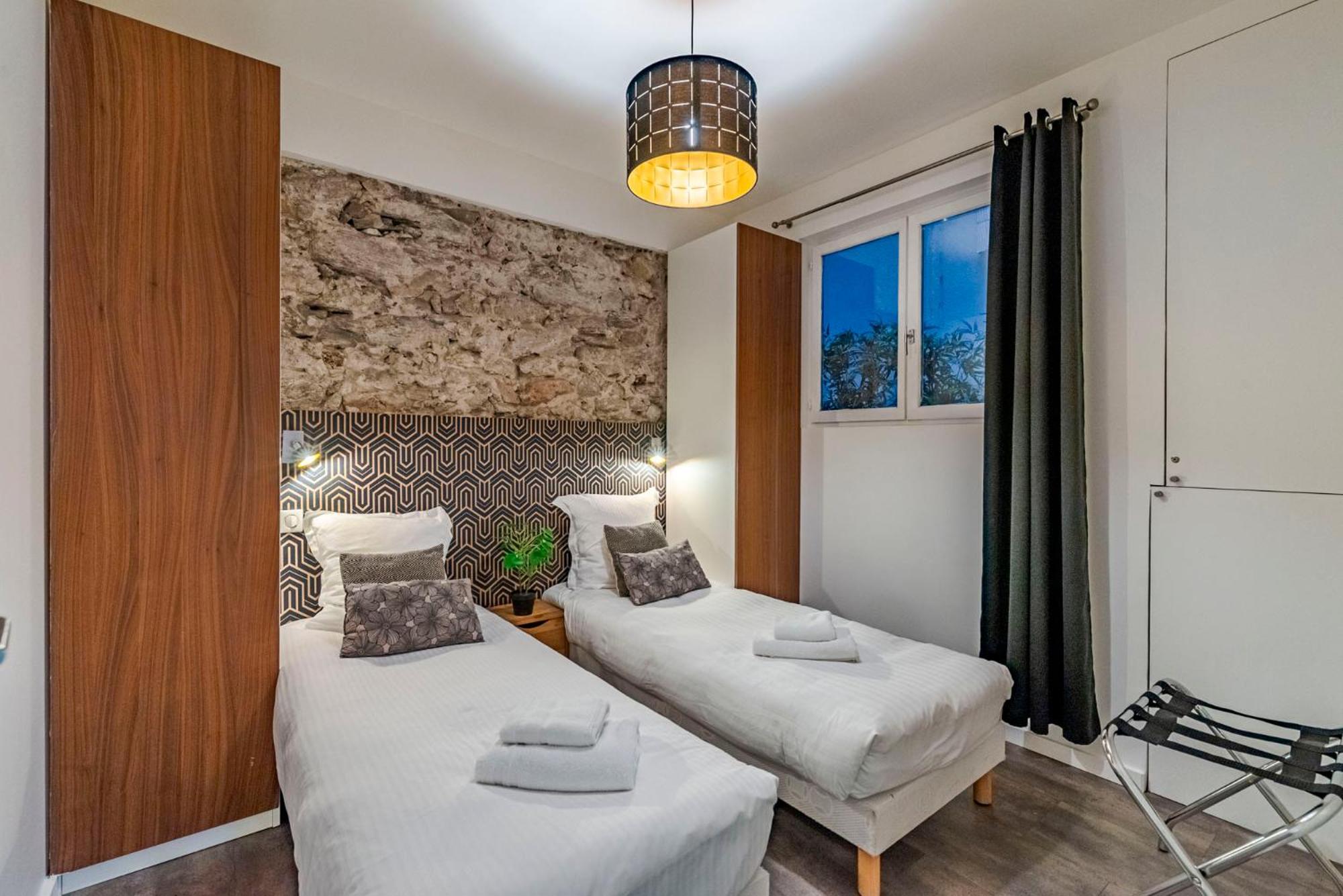 Luxury Family 2Br - Prime Location, Walk To Beach & Shopping, Sunny Balcony - Totolulu Cannes Hoche מראה חיצוני תמונה