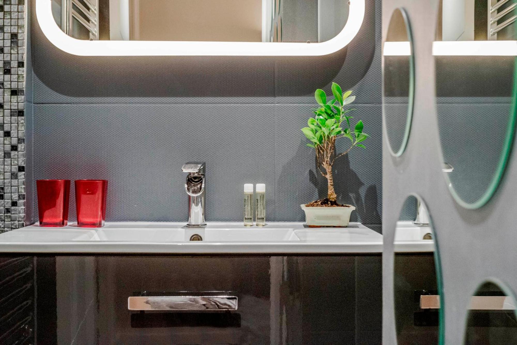 Luxury Family 2Br - Prime Location, Walk To Beach & Shopping, Sunny Balcony - Totolulu Cannes Hoche מראה חיצוני תמונה